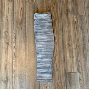 Women’s Under Armour mid-calf length leggings